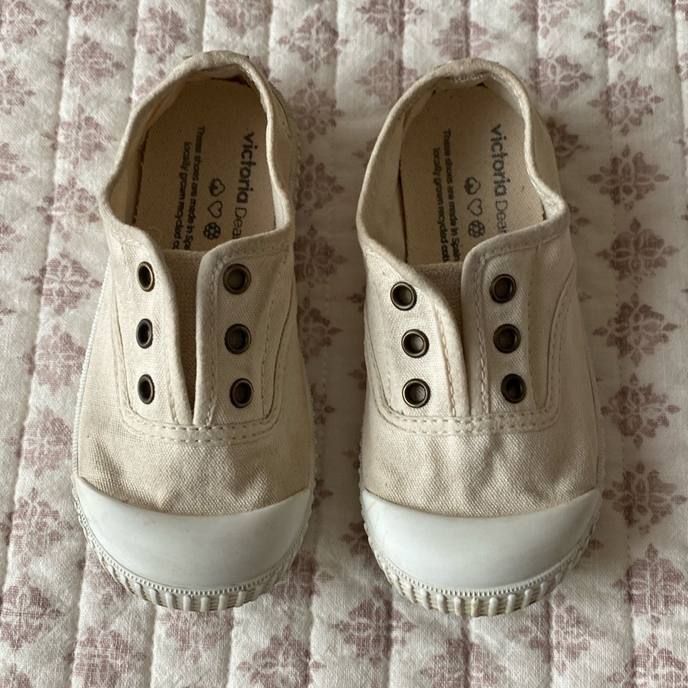 Victoria Canvas Slip Ons (Cotton) size toddler 26
